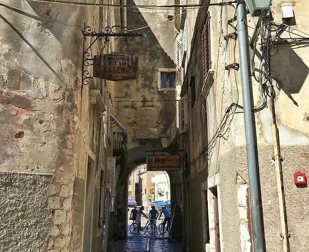 Pensiune The Rozolina Cres