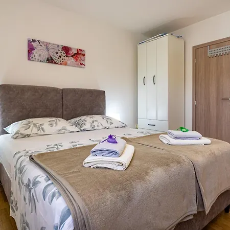 בית הארחה The Rozolina קרס